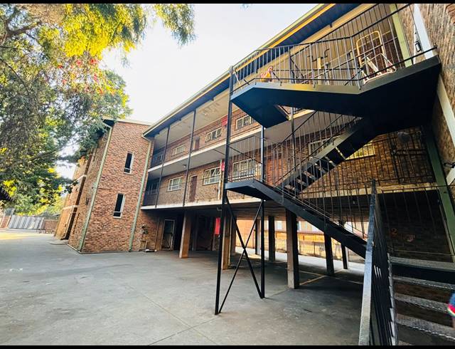 3 BEDROOM APARTMENT FOR SALE IN SUNNYSIDE
